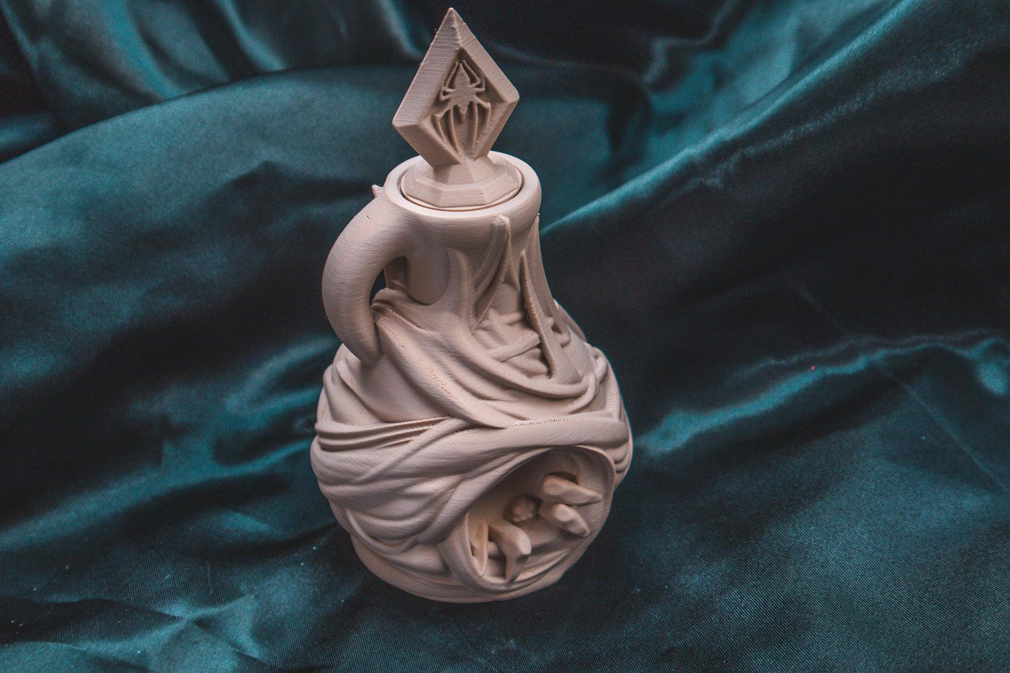 Spider Climb dice holder - The Flaming Feather & Flaming Filament